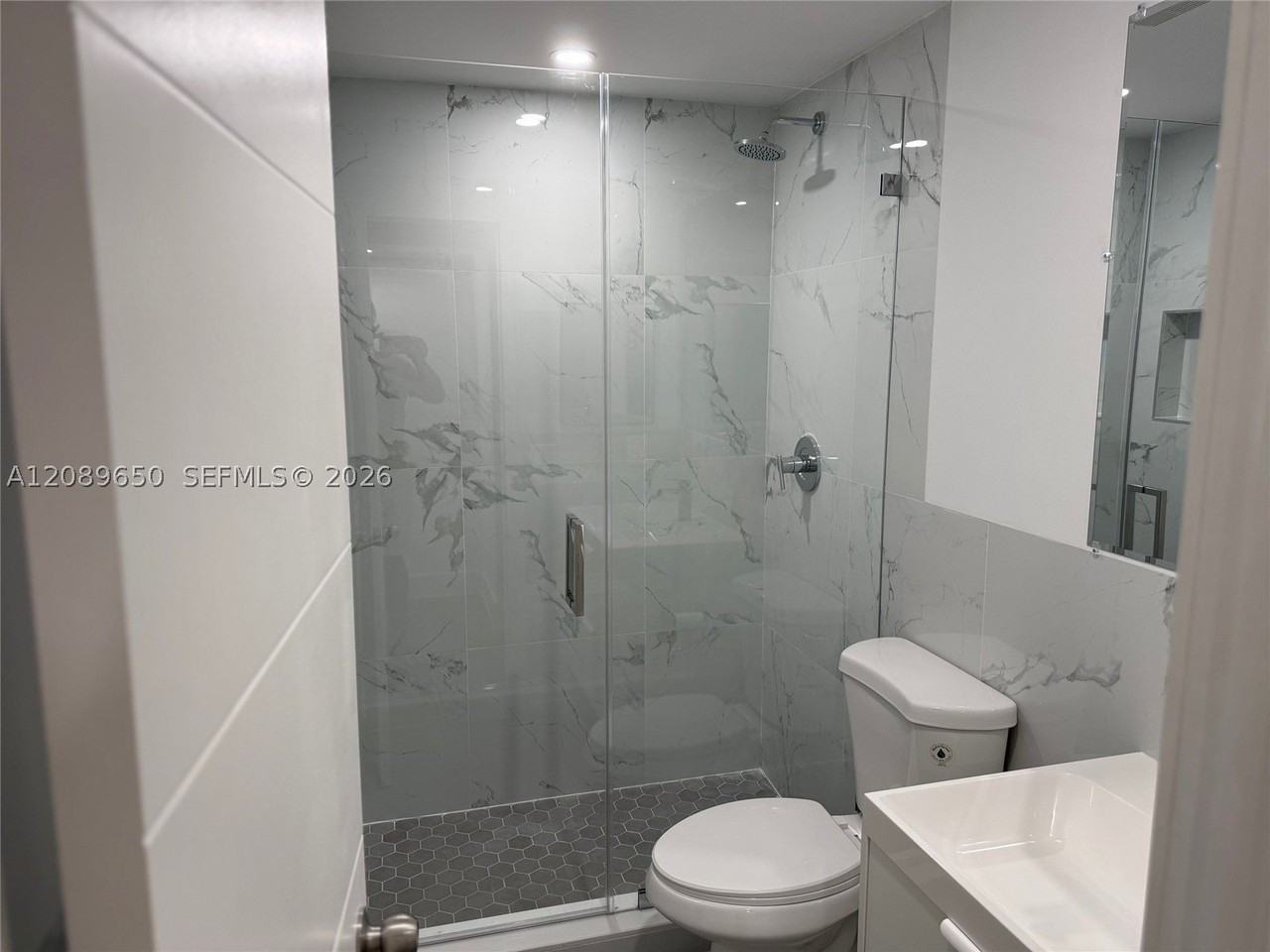 926 Michigan Ave #12 - Photo 7 of 14