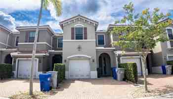 featured image of 1042 Nw 33rd Mnr #1042