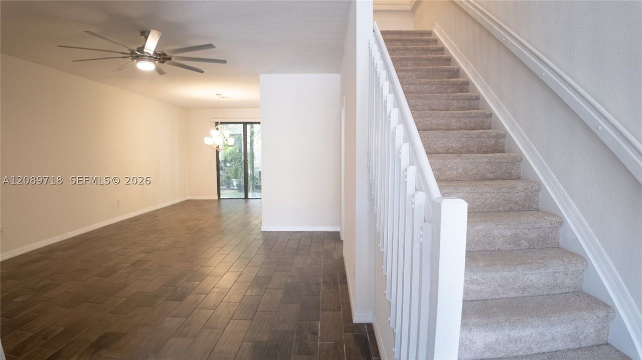 1042 Nw 33rd Mnr #1042 - Photo 2 of 33
