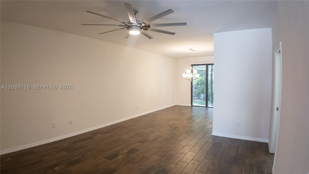1042 Nw 33rd Mnr #1042 - Photo 4 of 33