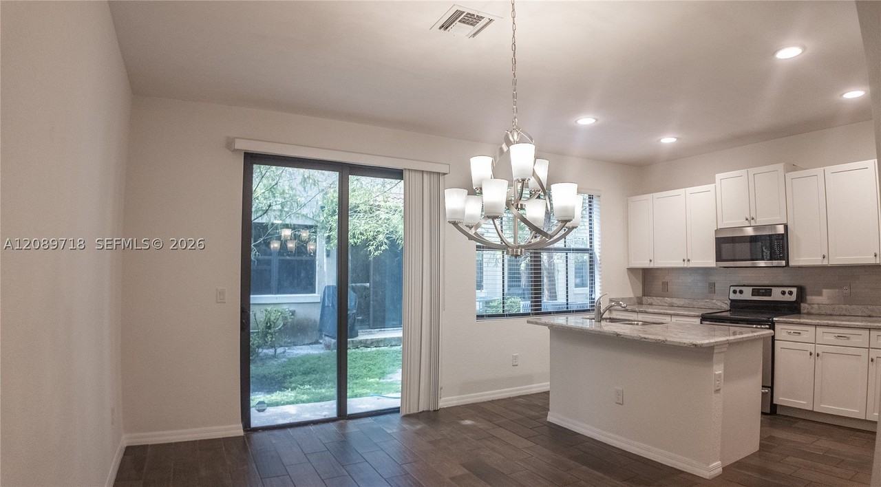 1042 Nw 33rd Mnr #1042 - Photo 7 of 33