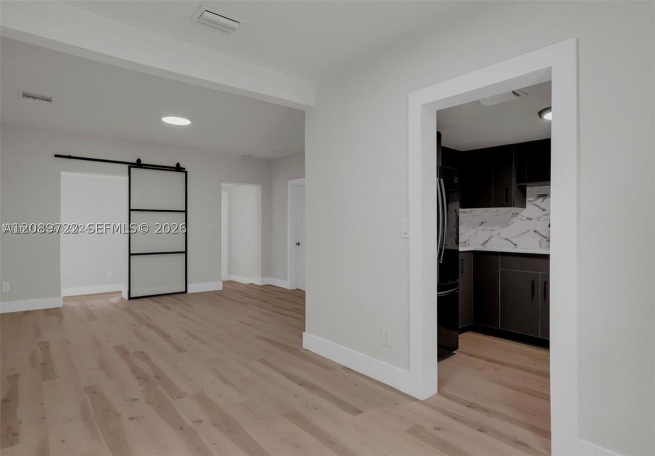 345 Nw 44th St - Photo 3 of 21
