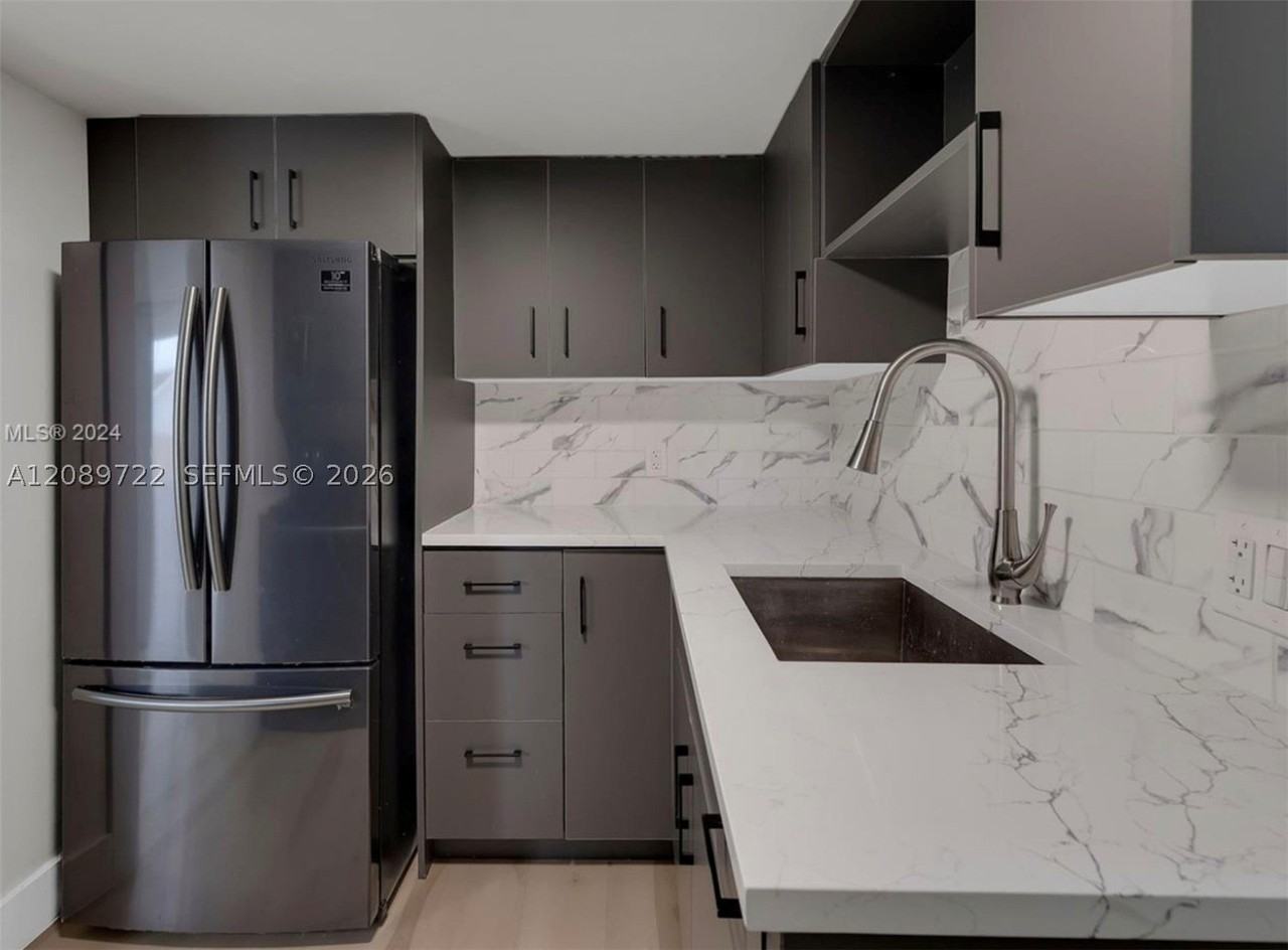 345 Nw 44th St - Photo 5 of 21