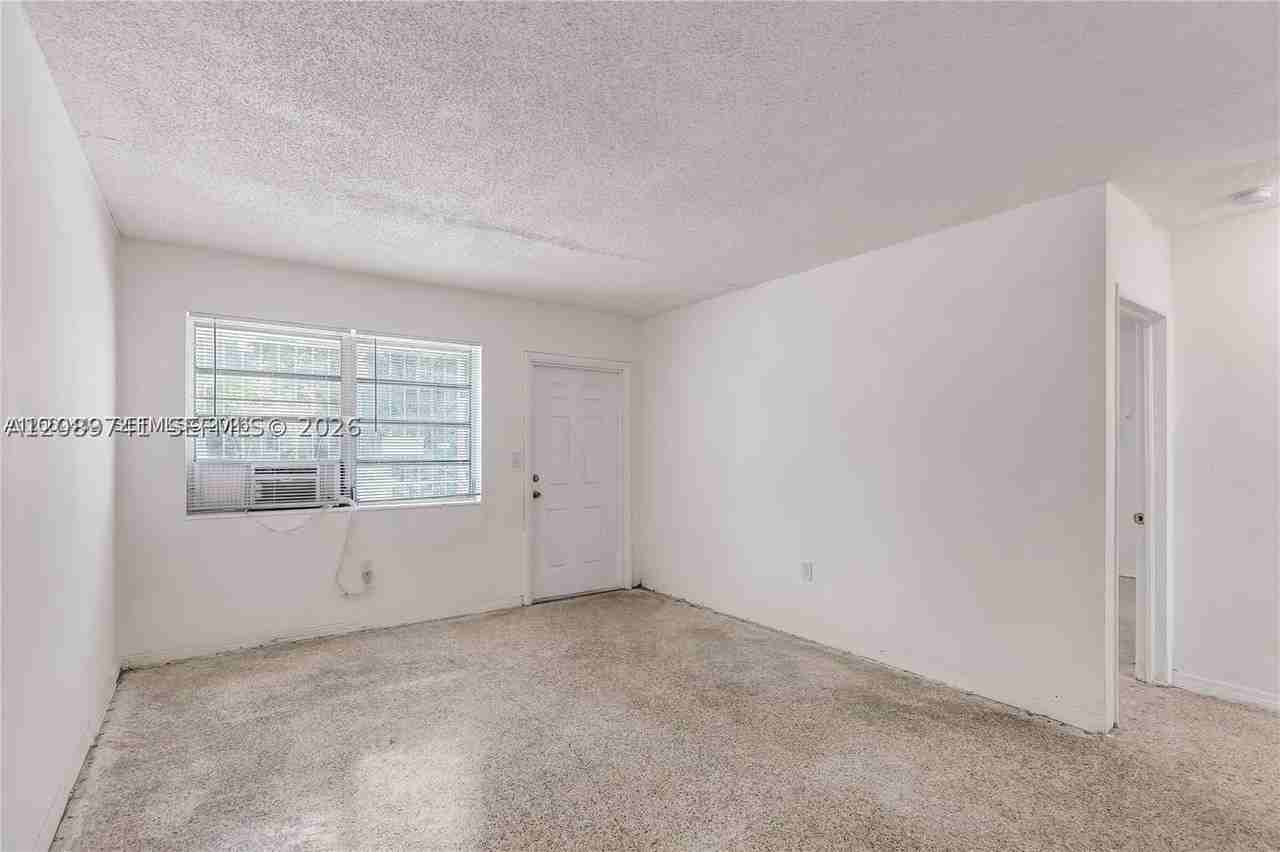 5800 Ne 3rd Ave #LEFT - Photo 4 of 14