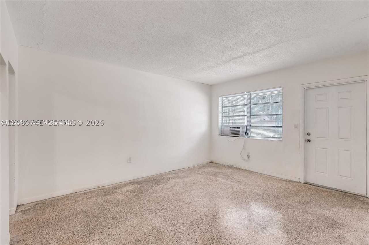 5800 Ne 3rd Ave #LEFT - Photo 5 of 14