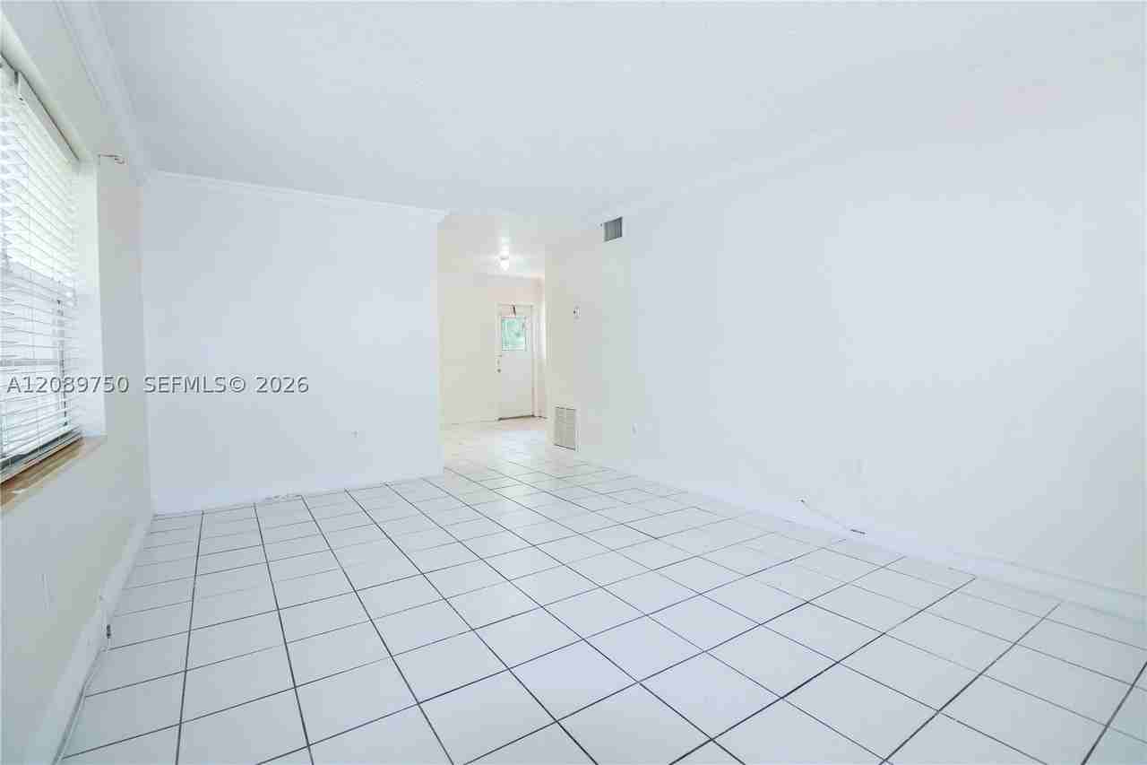 3019 Sw 68th Ter #5 - Photo 3 of 15