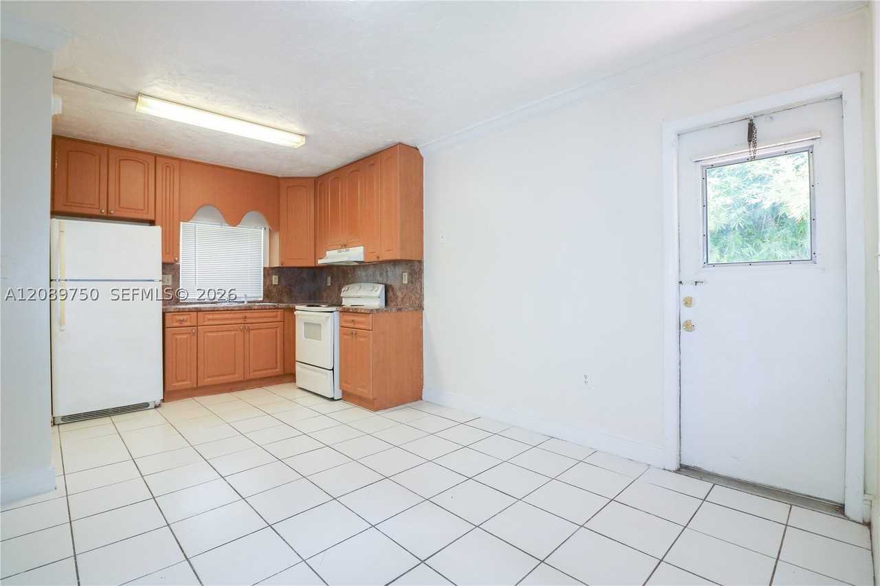 3019 Sw 68th Ter #5 - Photo 5 of 15