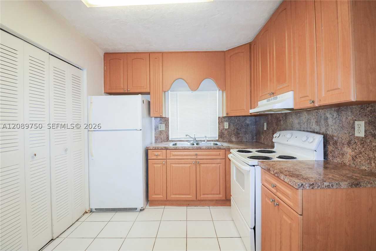 3019 Sw 68th Ter #5 - Photo 6 of 15