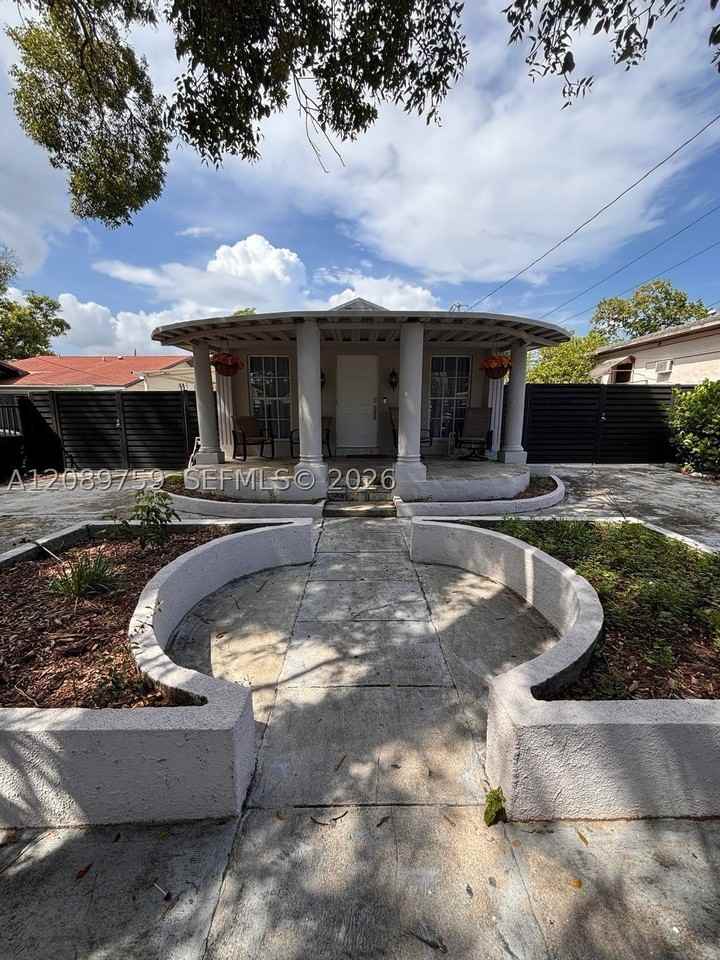 1361 Nw 28th St #1 - Photo 6 of 7