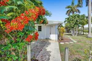 featured image of 2416 Se 2nd St #1