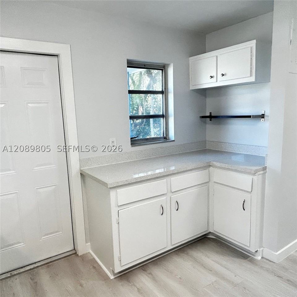 2416 Se 2nd St #1 - Photo 5 of 16