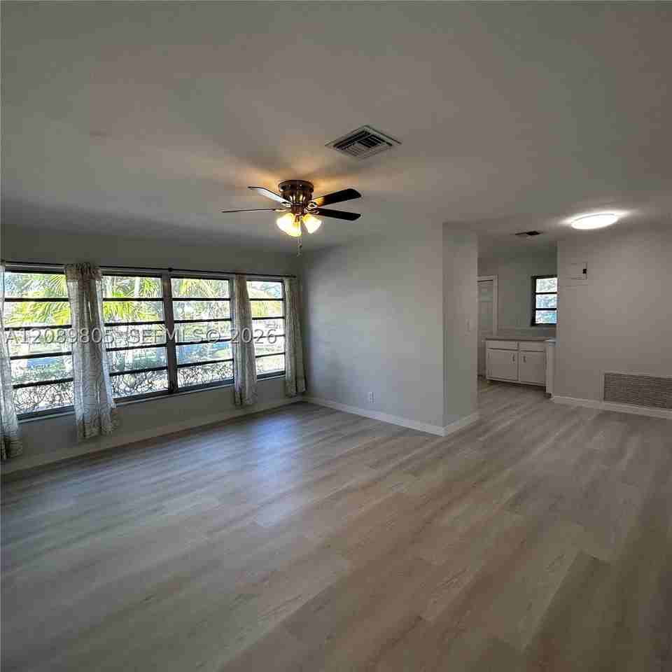 2416 Se 2nd St #1 - Photo 7 of 16