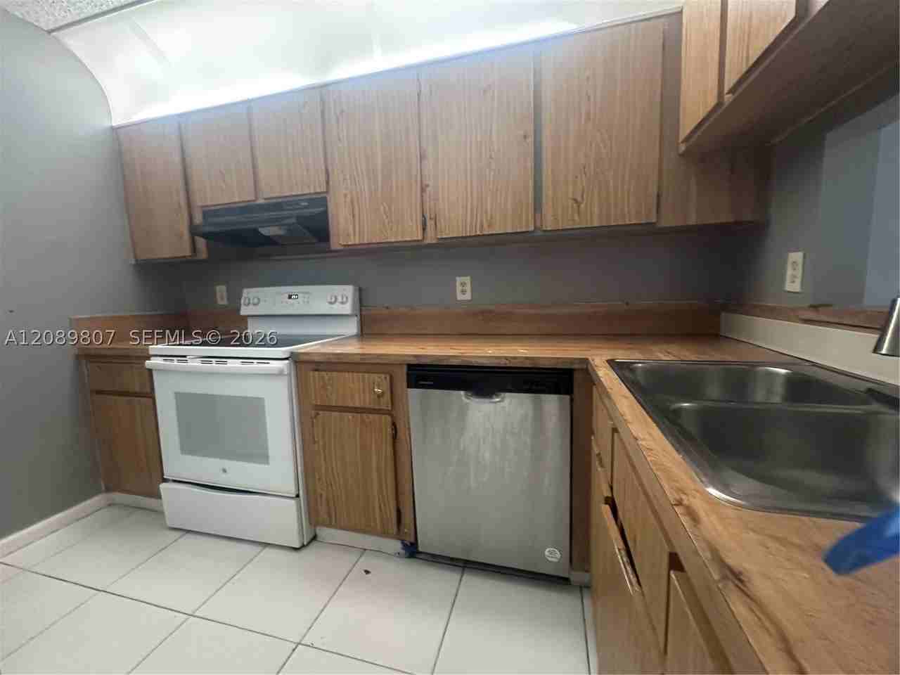 821 Twin Lakes Dr #31H - Photo 4 of 47