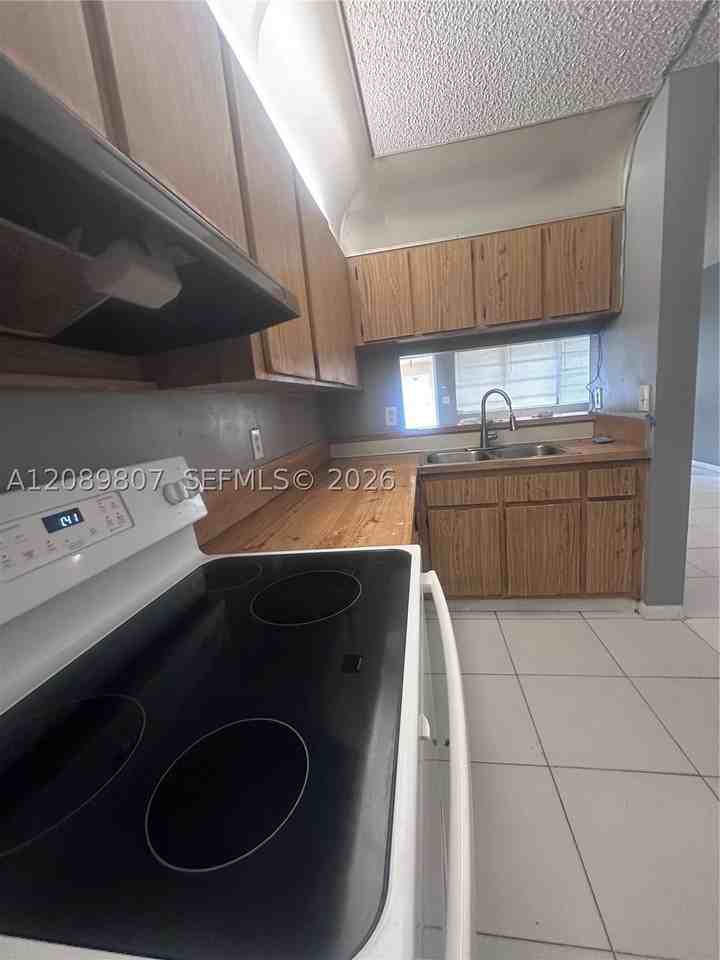 821 Twin Lakes Dr #31H - Photo 6 of 47