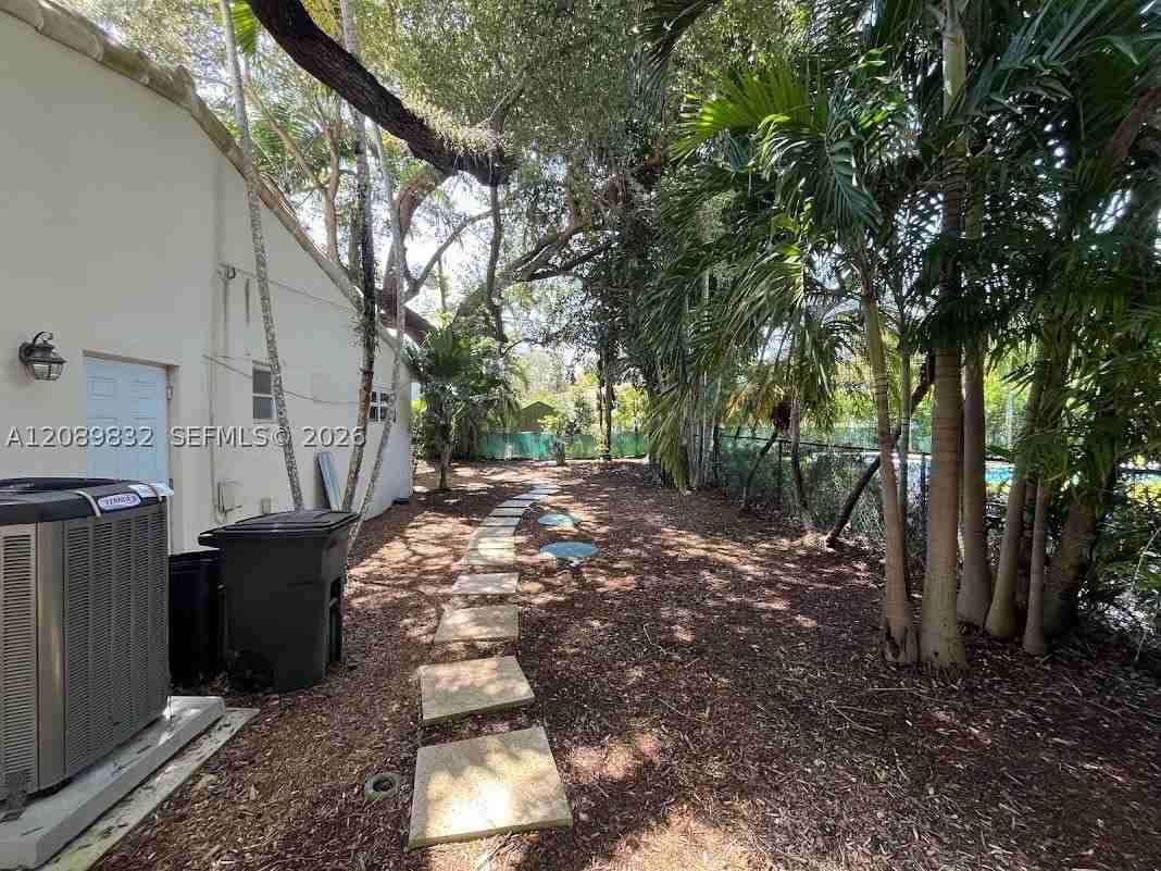 508 Castania Ave - Photo 6 of 11
