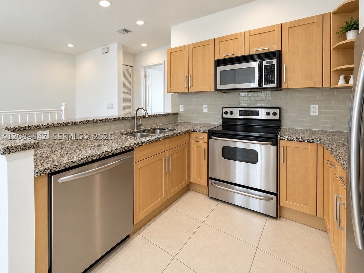 2312 Ne 2nd St #2312 - Photo 5 of 38