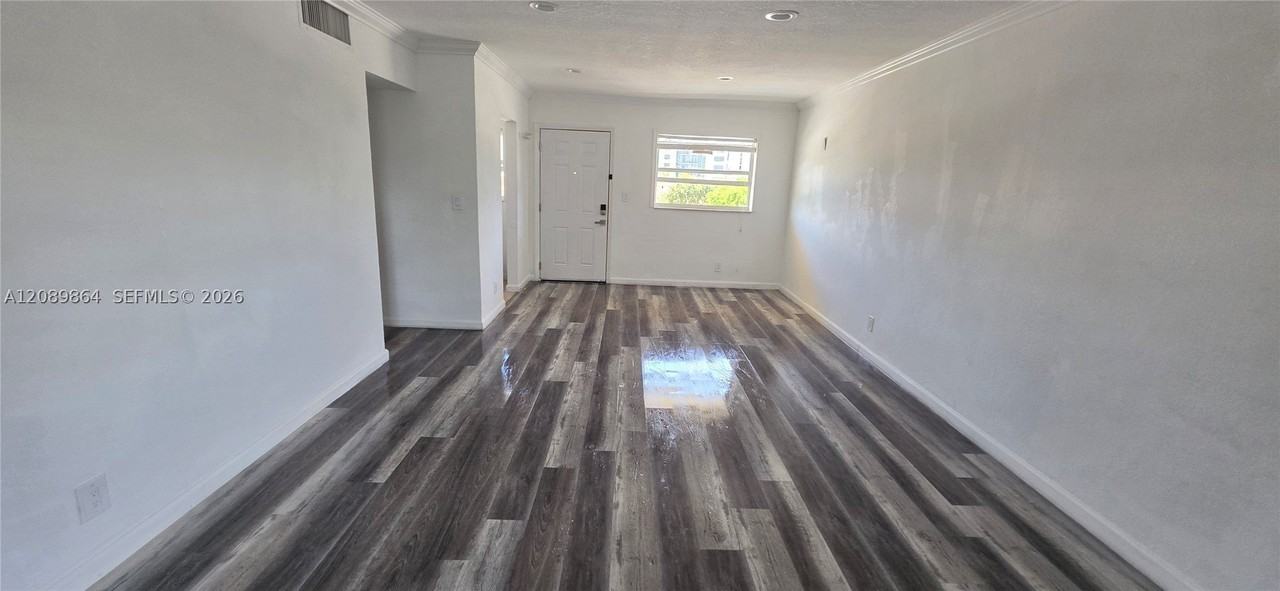 20201 Ne 29th Ct #D336 - Photo 4 of 12