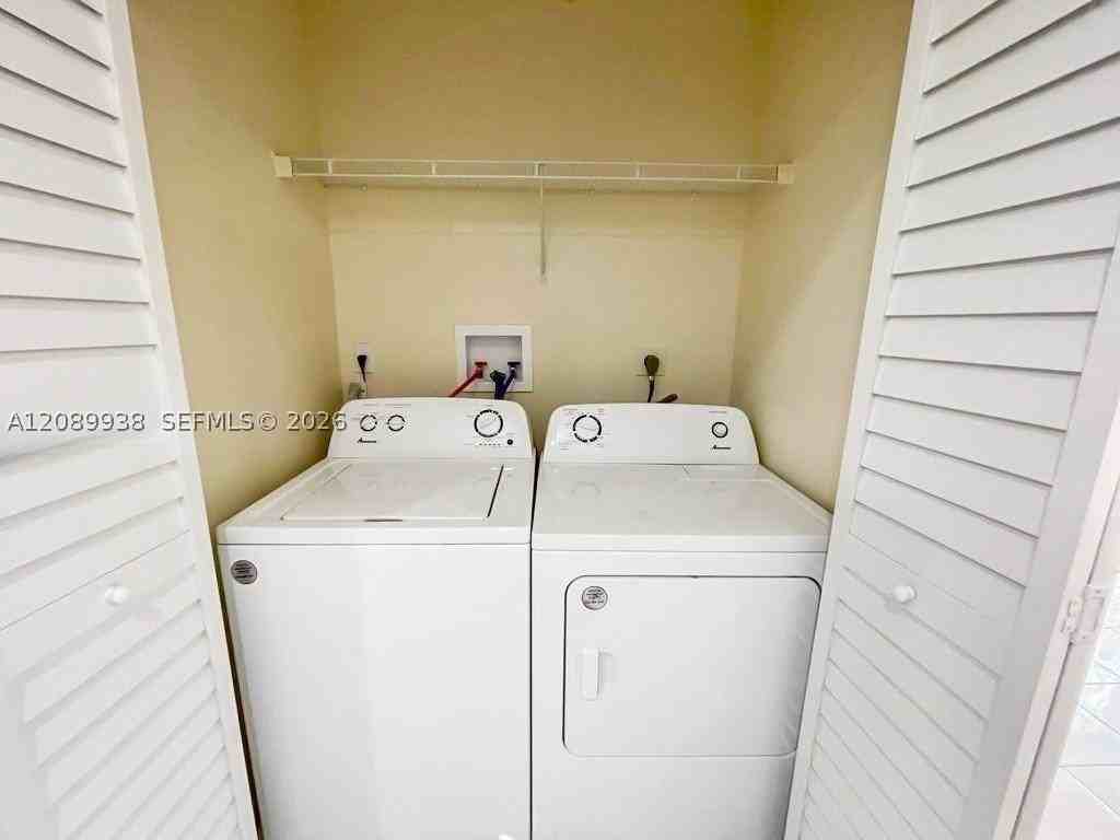 873 Sw 10th St - Photo 4 of 16