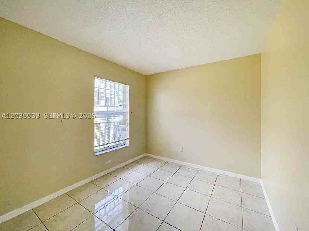 873 Sw 10th St - Photo 7 of 16