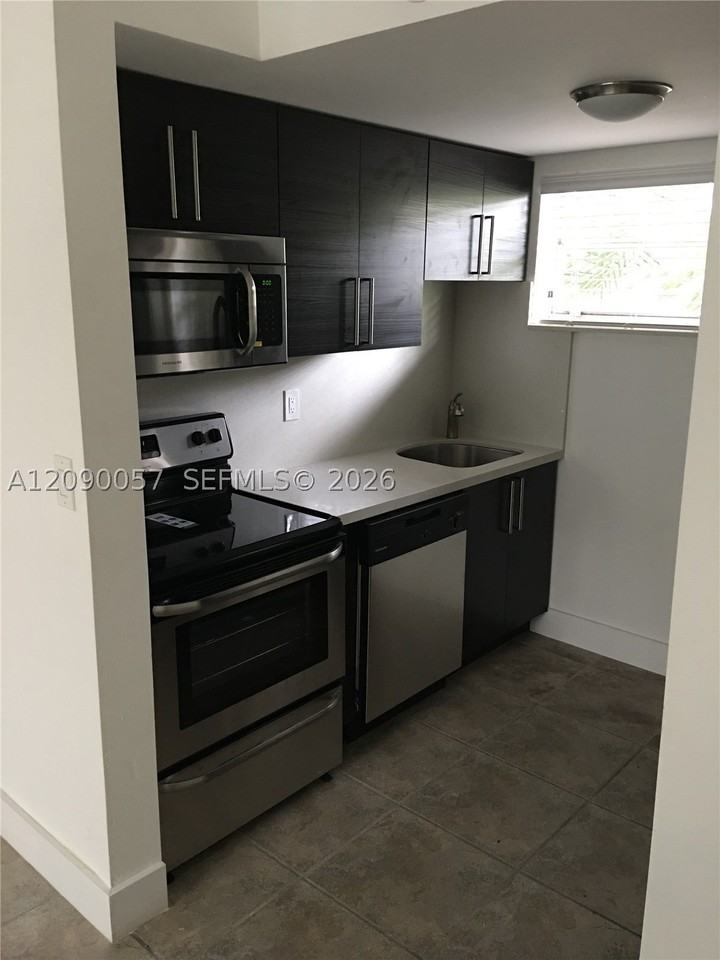 1606 Salzedo St #3 - Photo 3 of 13