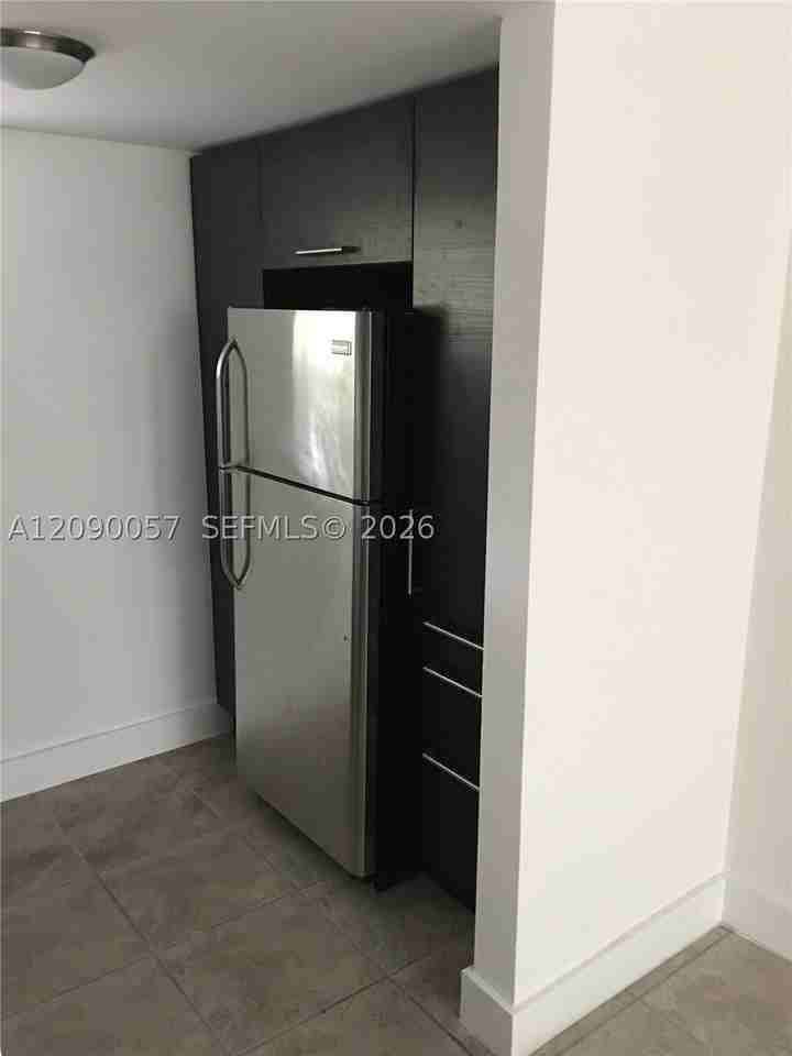 1606 Salzedo St #3 - Photo 4 of 13