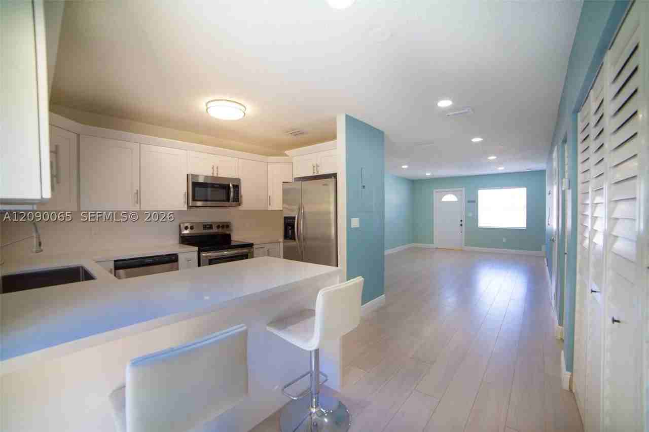 2050 Ne 140th St #21 - Photo 6 of 19