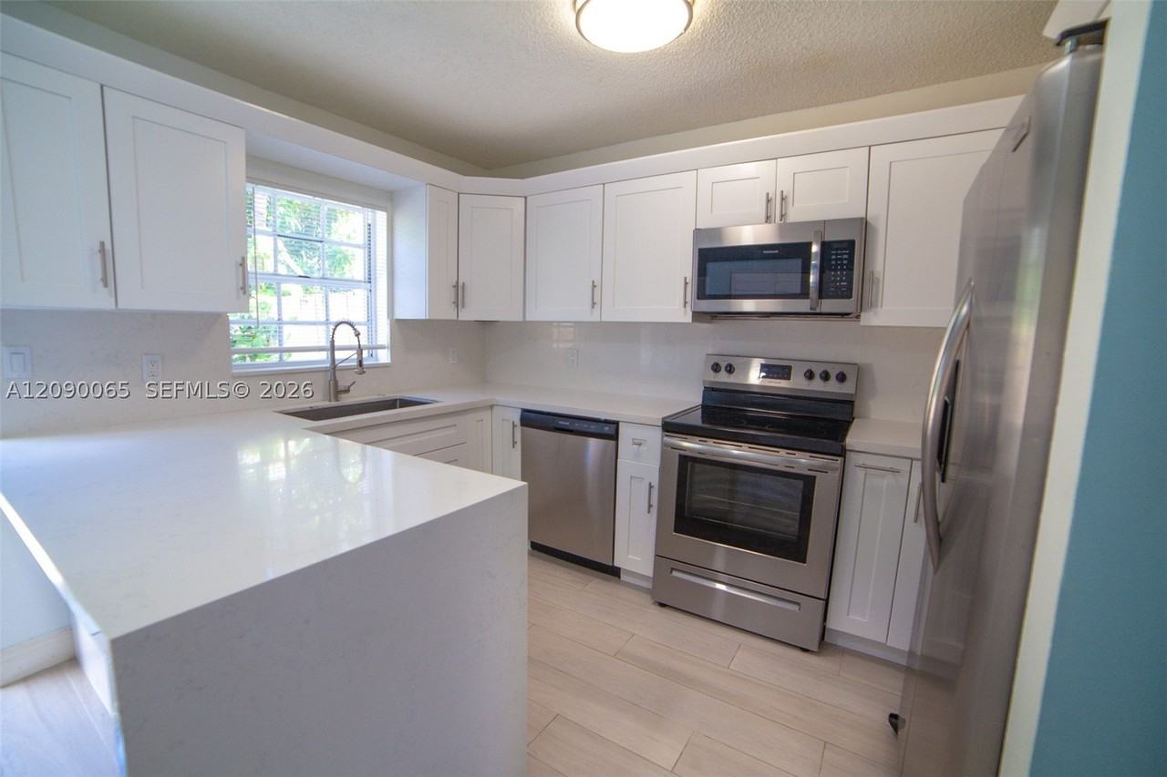 2050 Ne 140th St #21 - Photo 7 of 19