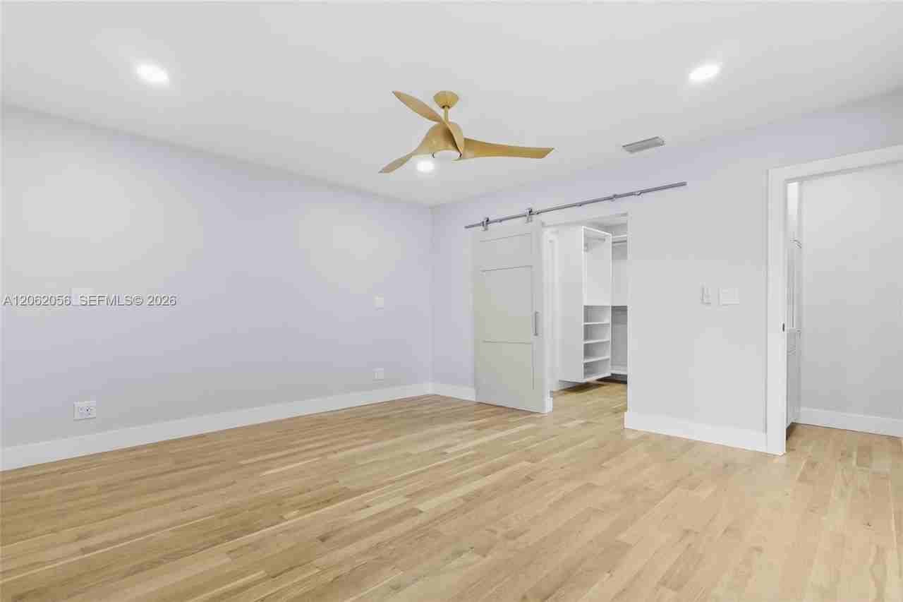 6000 Sw 17th St - Photo 6 of 8