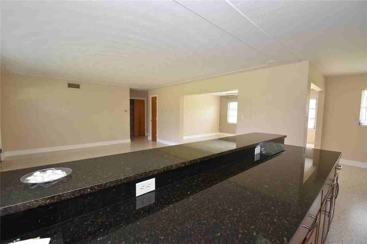 6611 Colonial Dr - Photo 4 of 17