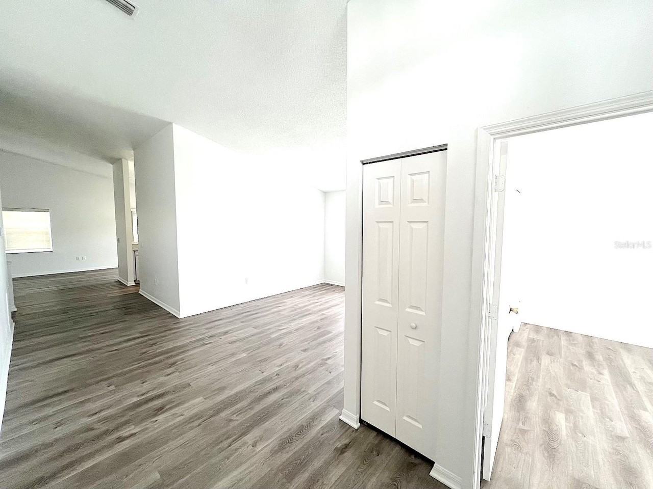 113 Eastwood Dr - Photo 4 of 37