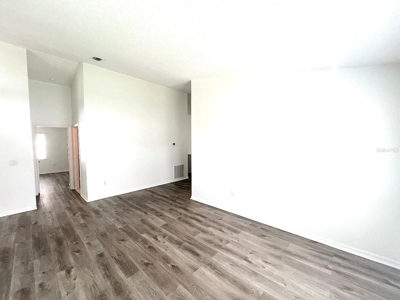113 Eastwood Dr - Photo 7 of 37