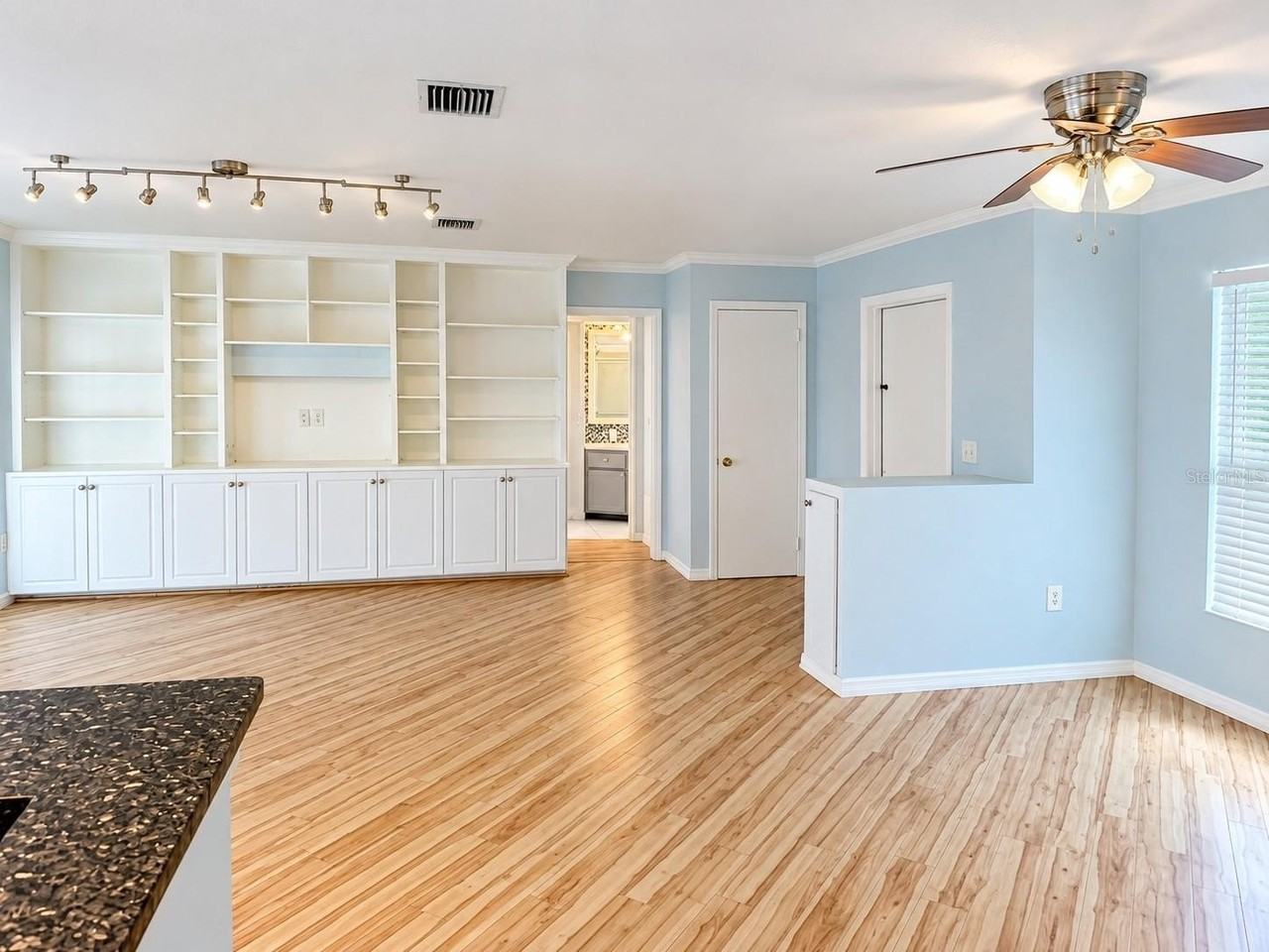 1706 Sandy Ct - Photo 4 of 16