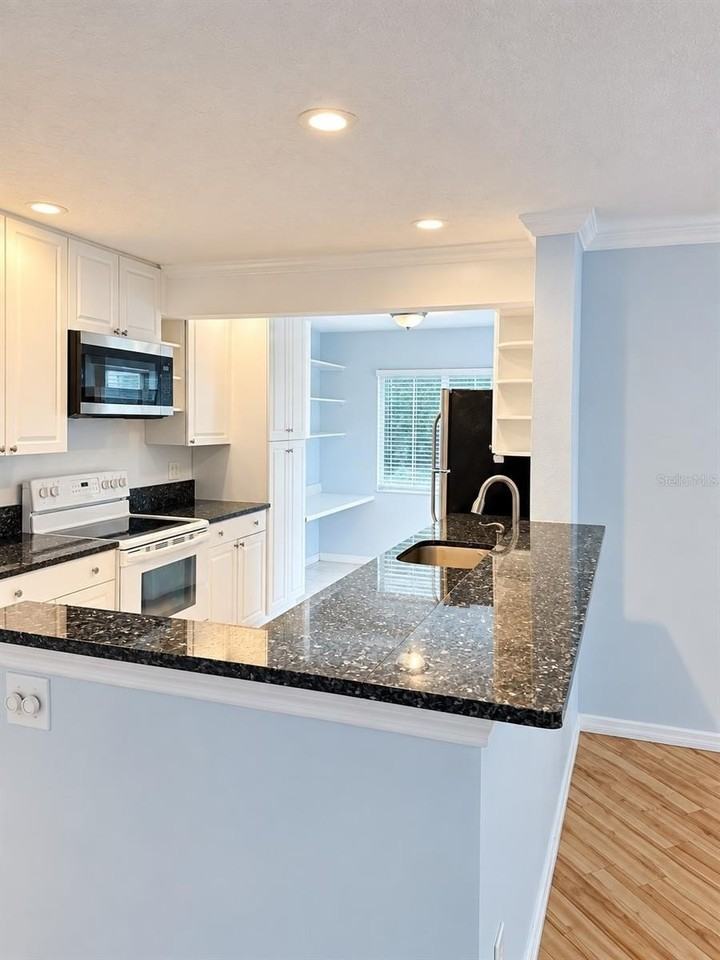 1706 Sandy Ct - Photo 5 of 16