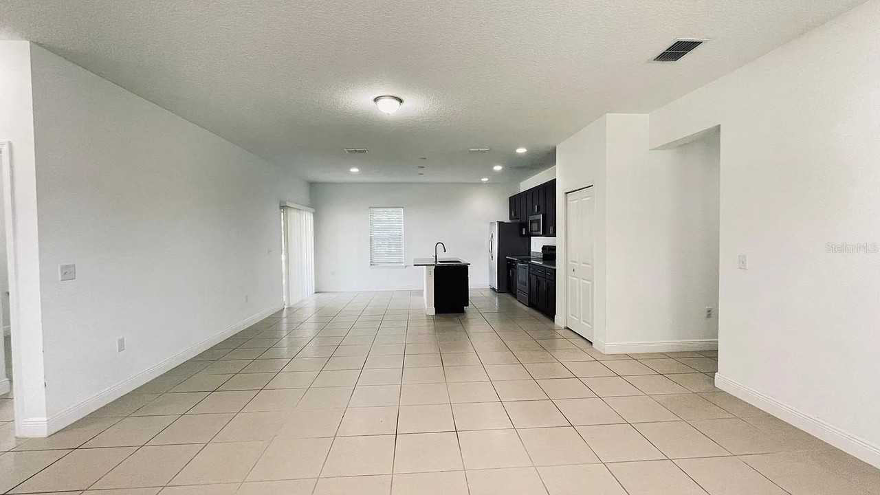 1649 Gayle Ridge Dr - Photo 3 of 10