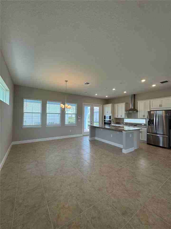 9841 Peebles St - Photo 3 of 29