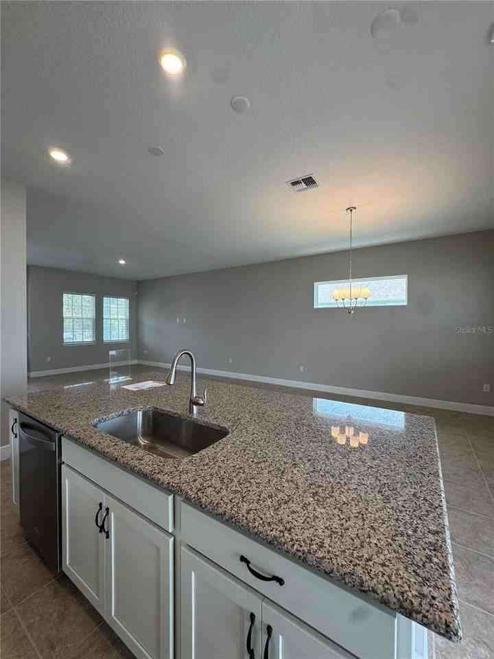 9841 Peebles St - Photo 6 of 29
