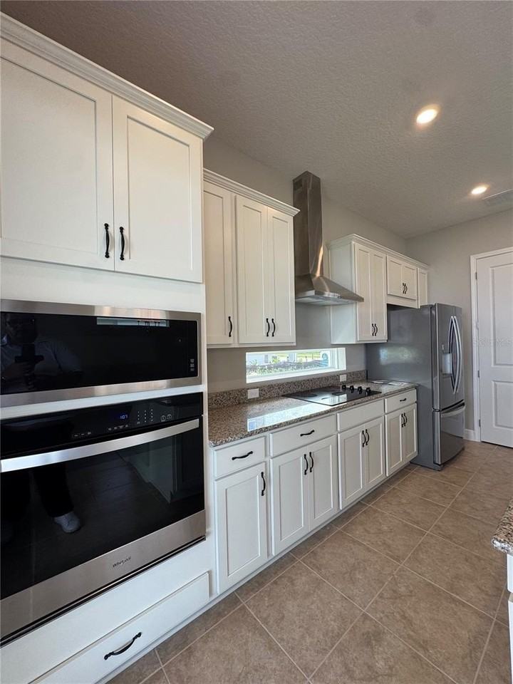 9841 Peebles St - Photo 7 of 29