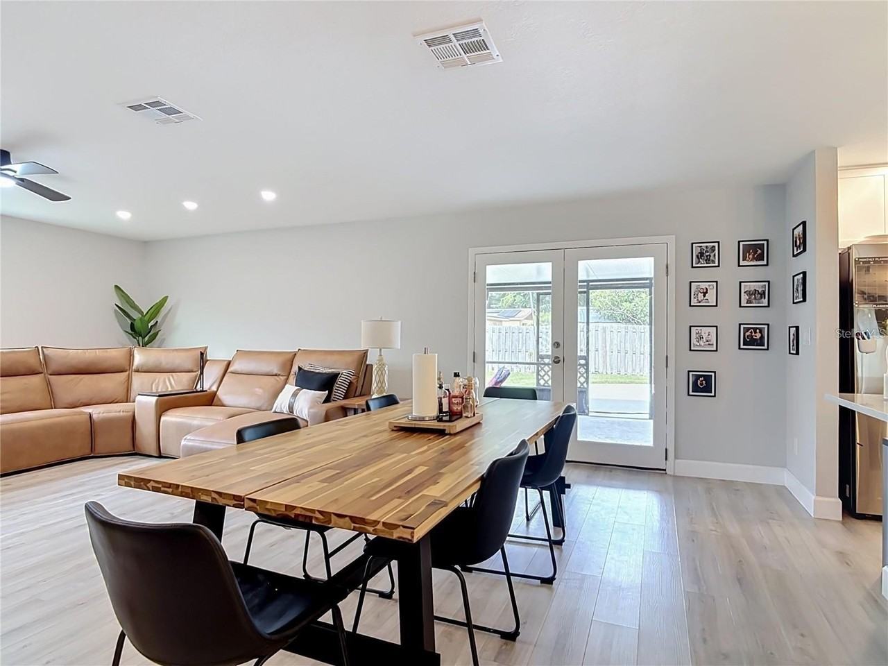 8676 Hillside Dr - Photo 4 of 50