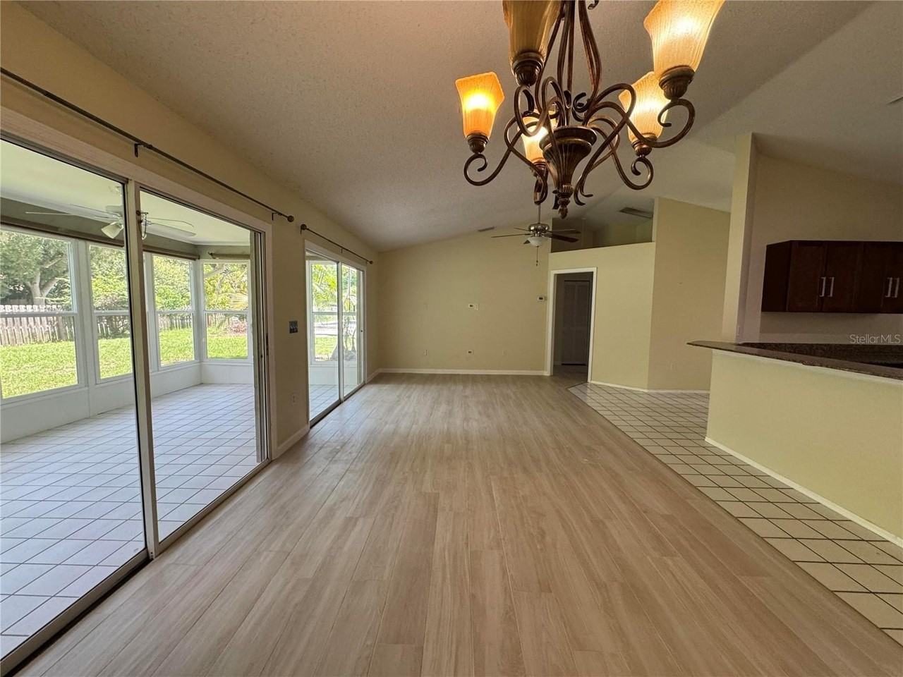 4750 Hamlets Grove Dr - Photo 5 of 25