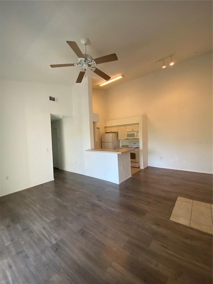 1229 Bermuda Lakes Ln #303 - Photo 6 of 17