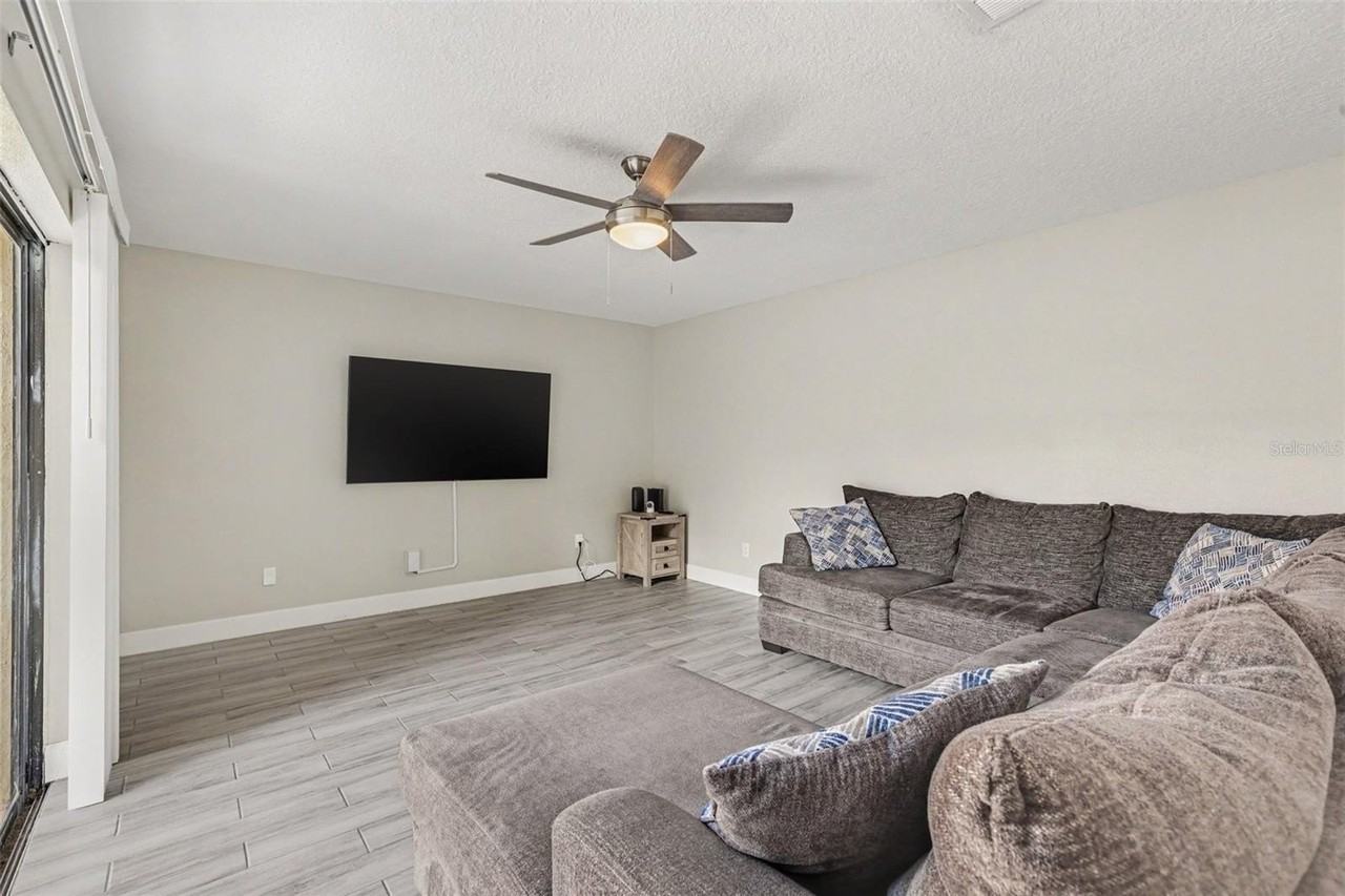 8114 Oak Trace Way #C - Photo 4 of 17