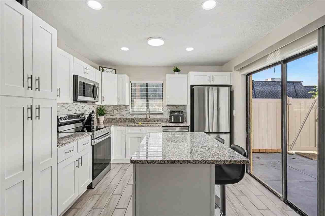 8114 Oak Trace Way #C - Photo 5 of 17