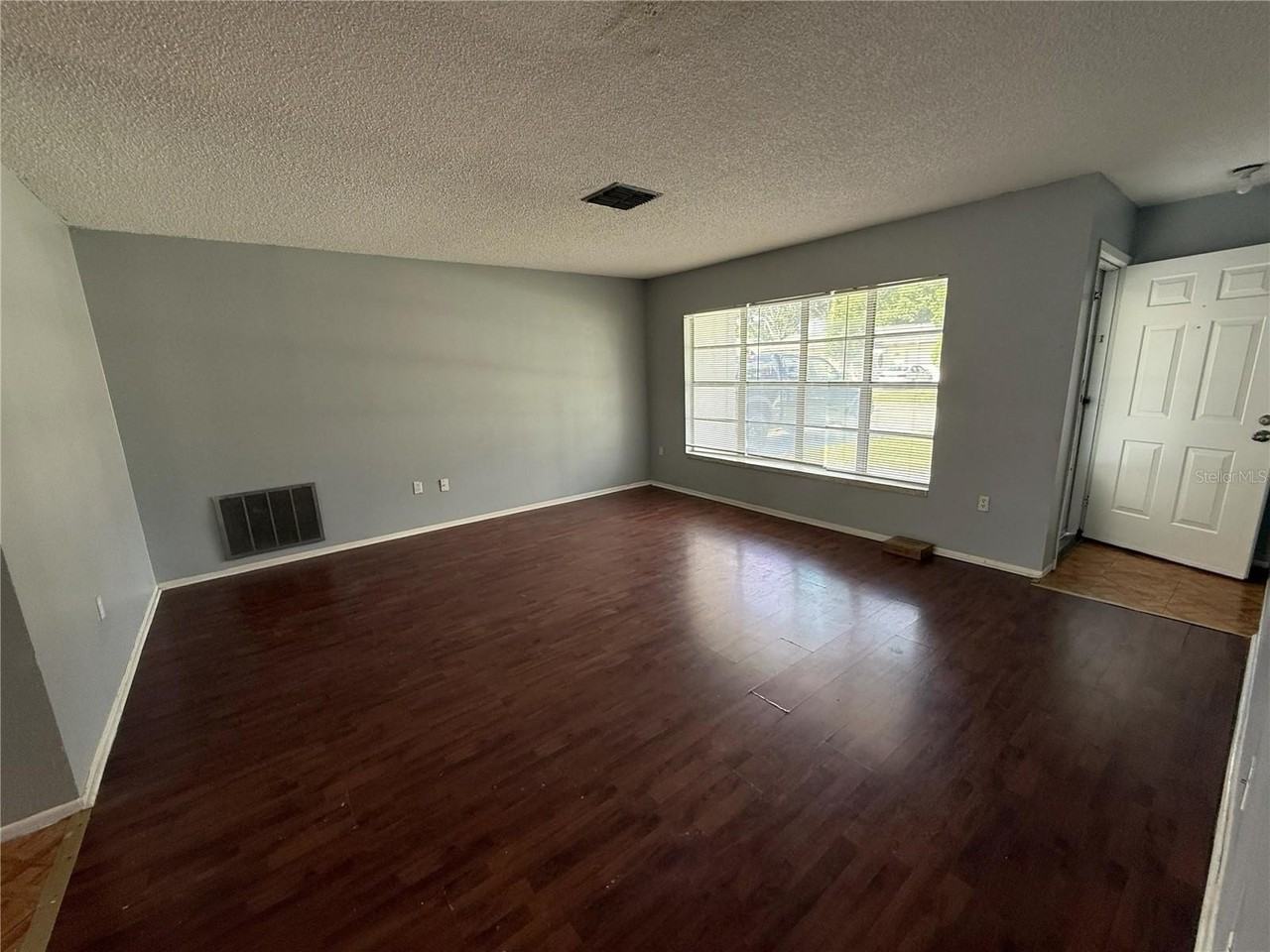 5048 Lillilea Ln - Photo 3 of 15