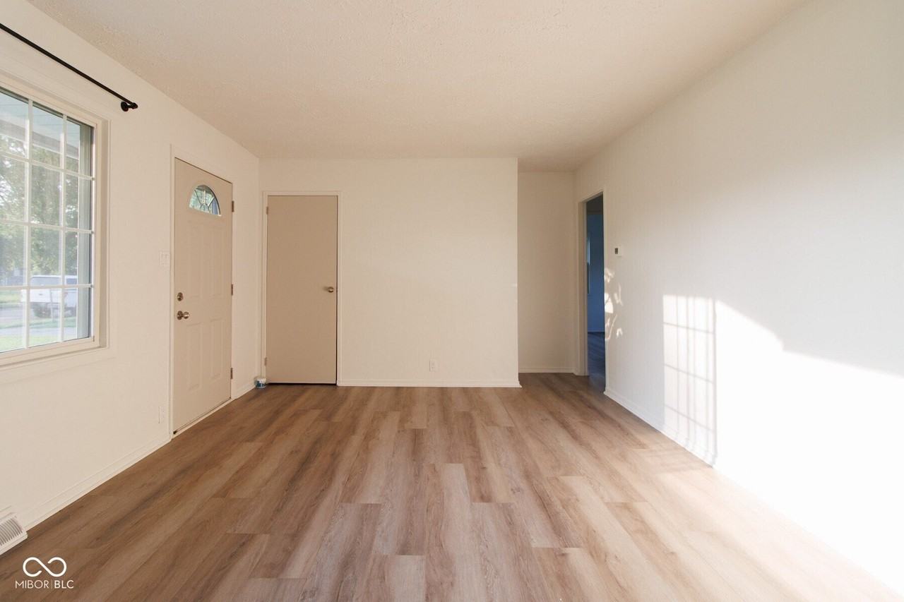 2829 Dakota Dr - Photo 2 of 13