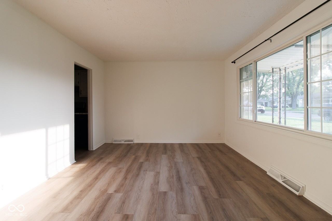 2829 Dakota Dr - Photo 3 of 13