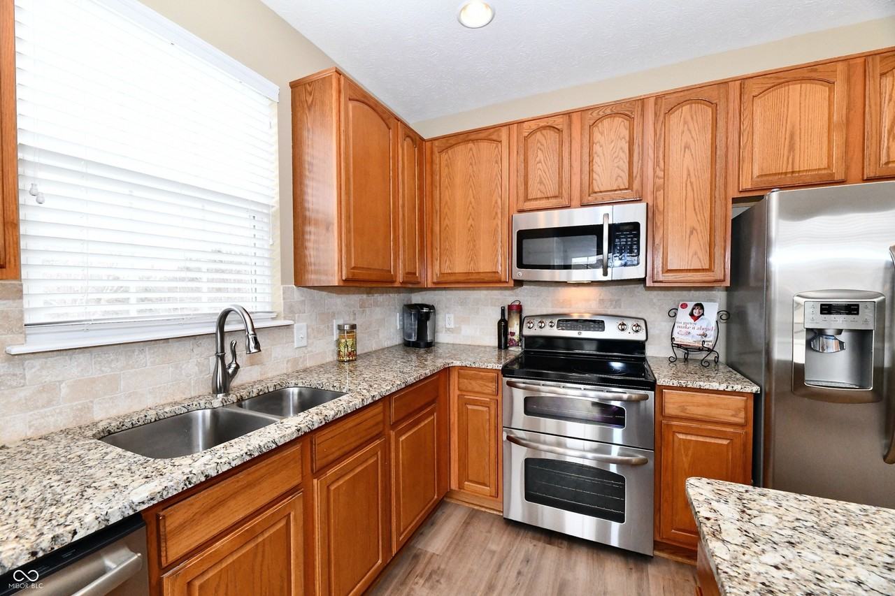 12036 Esty Way - Photo 7 of 35