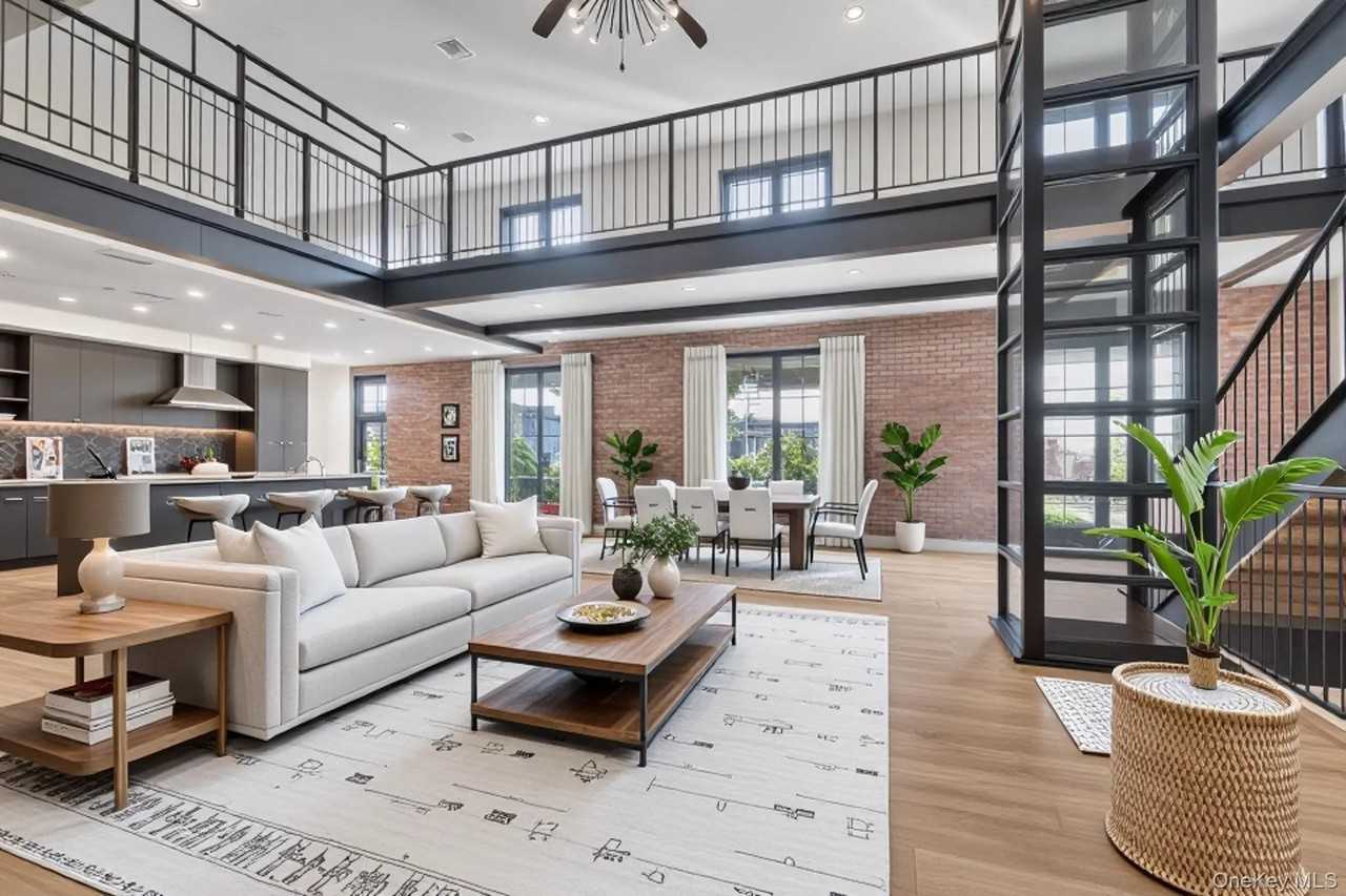 12 Roosevelt Ave #B