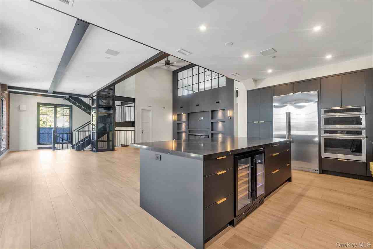 12 Roosevelt Ave #B - Photo 7 of 20