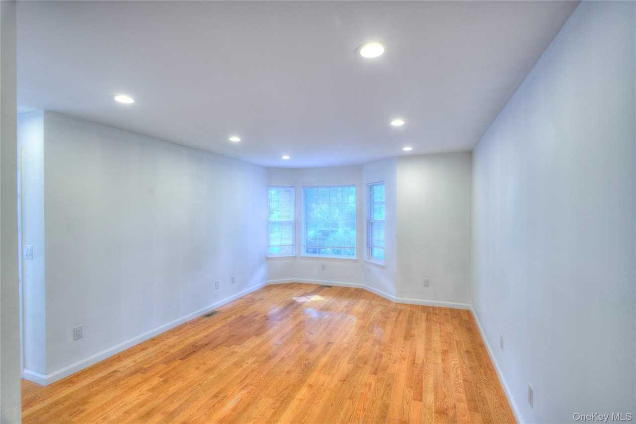 15B Mohegan Ave #B - Photo 2 of 25