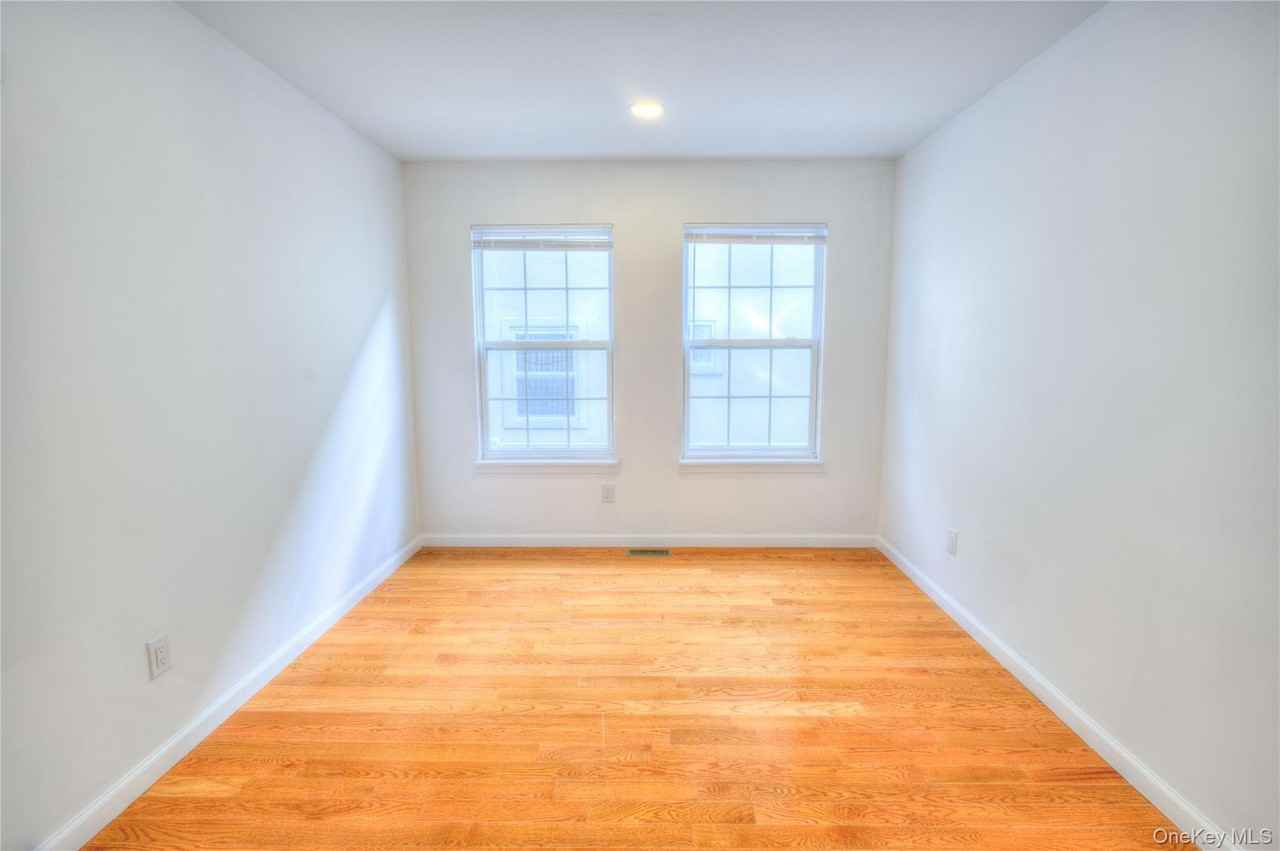 15B Mohegan Ave #B - Photo 4 of 25